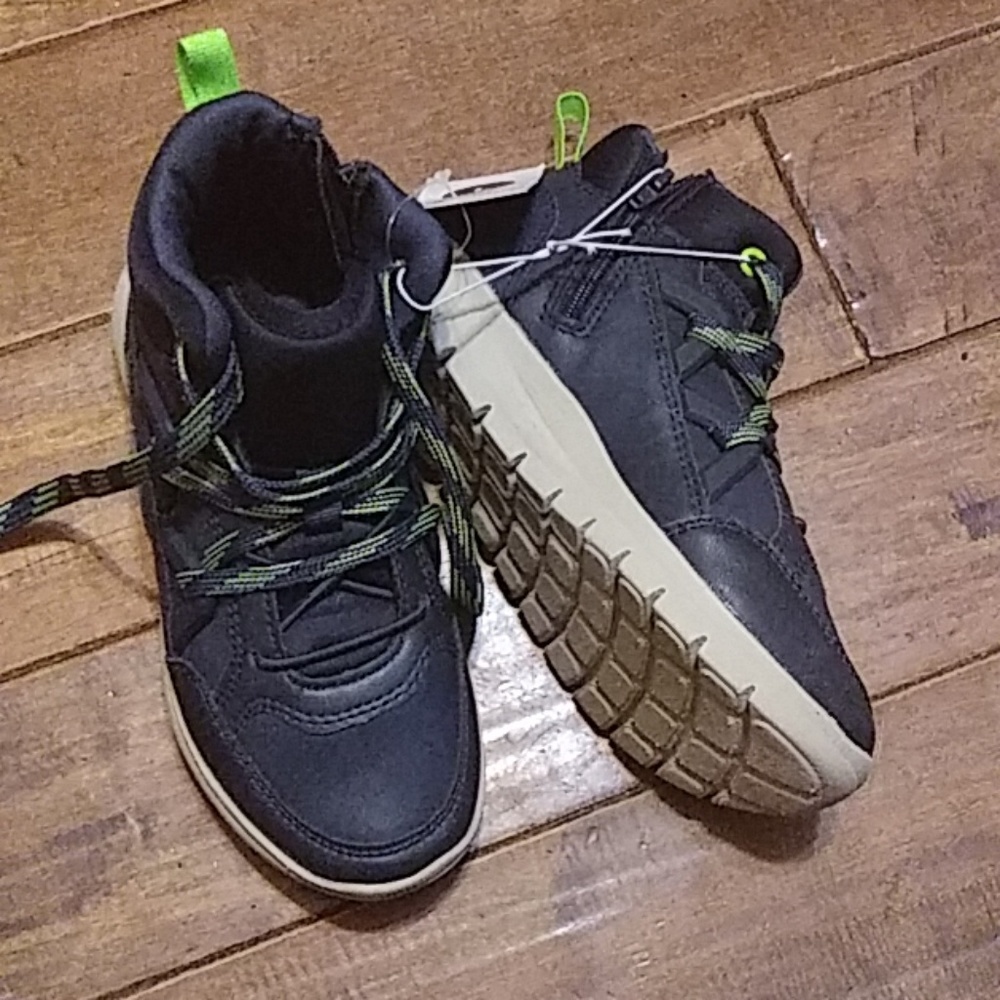 Boys zip up high top